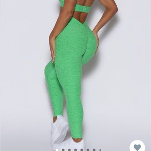 Bombshell Sportswear V-Back Leggings